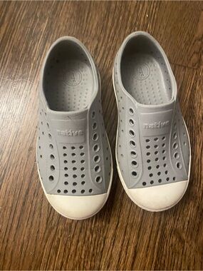 Native Kids Slip-On Water Shoes in Light Gray and White